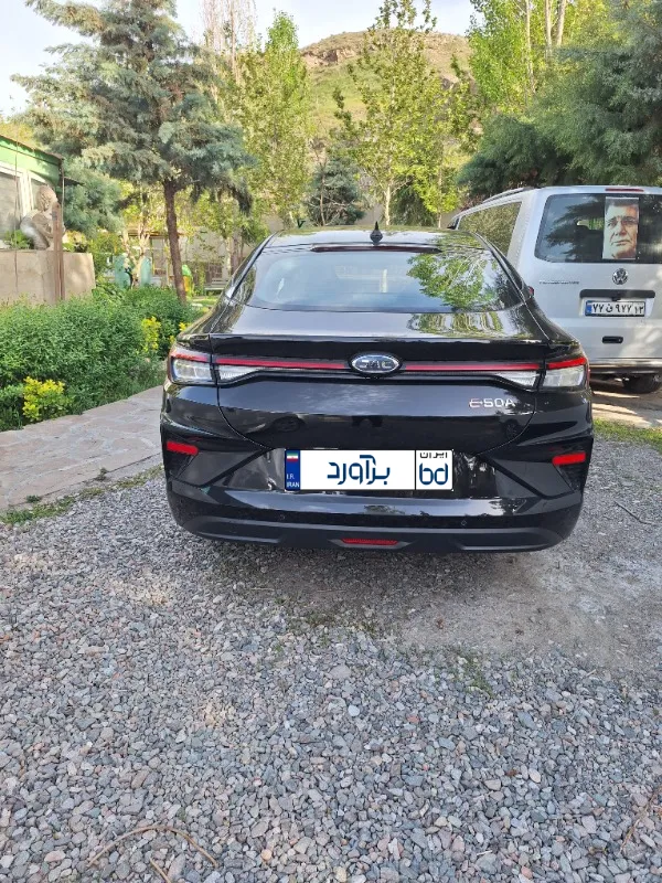 تصویر کی ام سی EJ7 ساده برقی 5