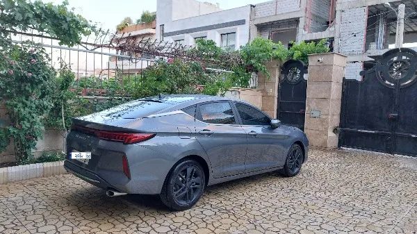 تصویر کی ام سی J7 3