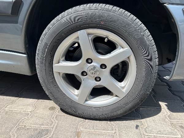 تصویر پژو پارس XU7P 4