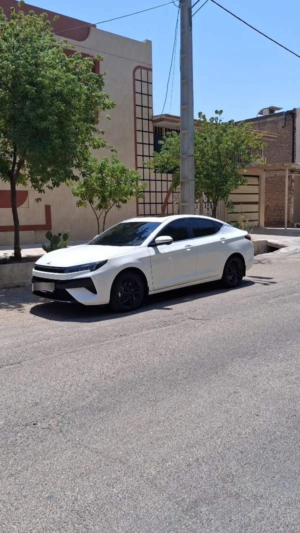تصویر کی ام سی J7 1