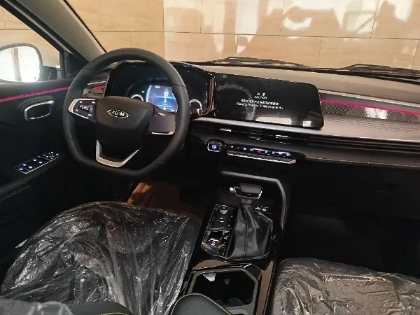 تصویر ام وی ام X33 کراس اتوماتیک 2