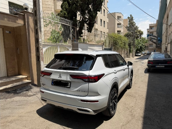 تصویر میتسوبیشی اوتلندر دو دیفرانسیل H لاین 2