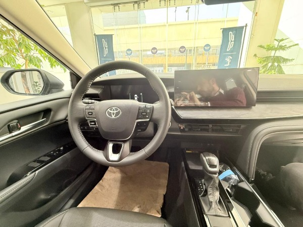 تصویر تویوتا کمری هیبرید 2.5 لیتر 4