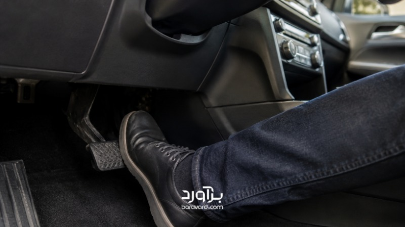 علت سفت شدن پدال ترمز